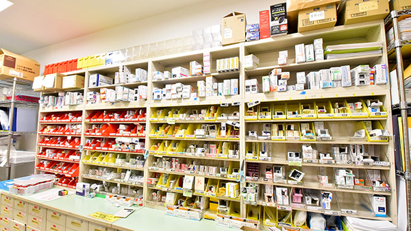 ファーマライズ薬局 西友成増店の薬棚