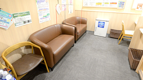 イオン薬局板橋前野町店の待合スペース