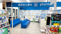 薬局トモズCoconeri店の入口