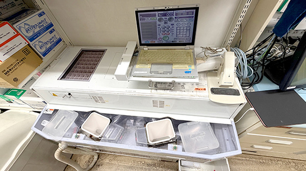 薬局トモズCoconeri店の調剤器具