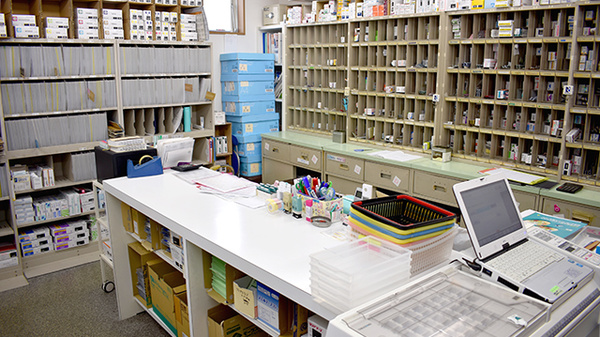 ひまわり薬局千住店の調剤室