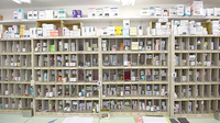 ひまわり薬局千住店の薬棚