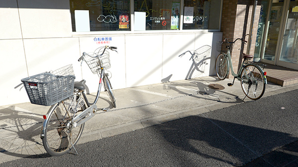 エンジェル薬局北葛西店の駐輪場
