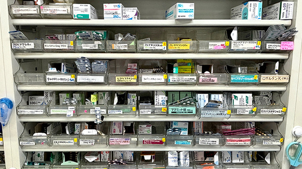のぞみ薬局三鷹店の薬棚
