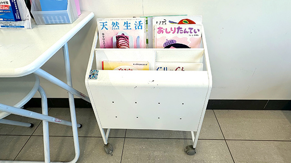 薬局トモズ　クイーンズ伊勢丹仙川店の書籍
