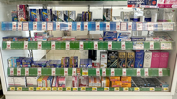 薬局トモズ　クイーンズ伊勢丹仙川店の一般医薬品