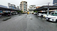薬局トモズ　クイーンズ伊勢丹仙川店の駐車場