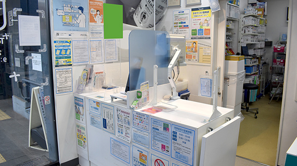 薬局トモズ小田急マルシェ玉川学園前店の受付/カウンター