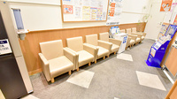 イオン薬局多摩平の森店の待合スペース