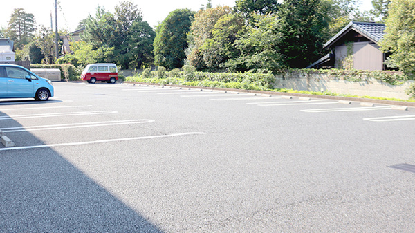 薬局日本メディカル 日野店の駐車場