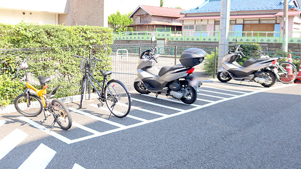 薬局日本メディカル 日野店の駐輪場