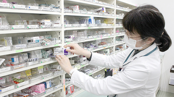 多摩センターやまざくら薬局の作業風景
