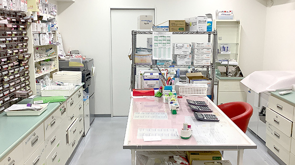 くすのき薬局栢山駅前店の調剤室