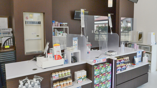 薬局日本メディカル 茅ヶ崎店の受付/カウンター