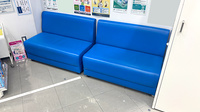 薬局トモズららぽーと海老名店の待合スペース