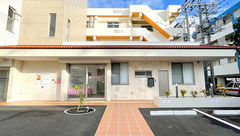 アイワ薬局安謝店の外観