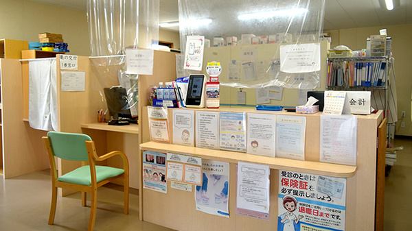 りんご調剤薬局西原東店の受付/カウンター