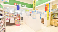 イオン薬局南風原店の入口