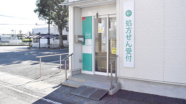 あおば薬局　菖蒲店の入口