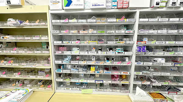 ユウセイ薬局山鼻店の薬棚