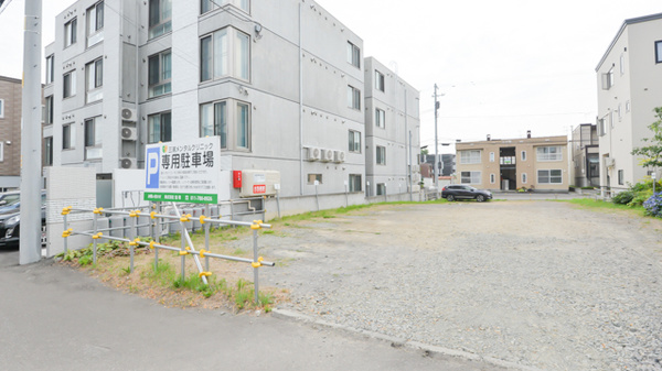 ノルデン薬局西町店の駐車場