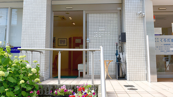 いなみつ薬局元町店の入口