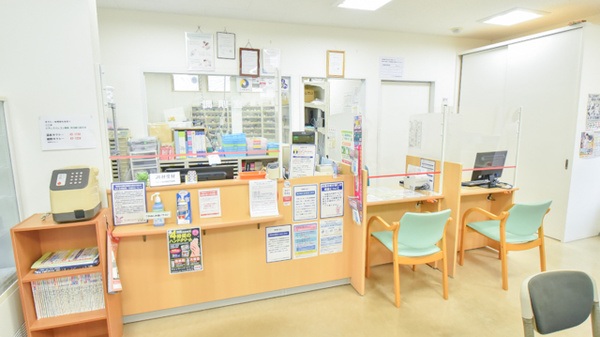 ドラッグイレブン薬局中川通り店の受付/カウンター