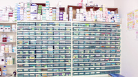 みどり薬局桜木店の薬棚