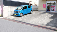 アイワ薬局小倉台店の駐車場