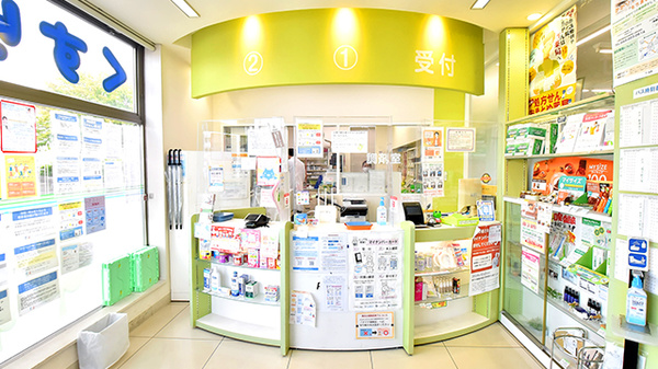 ファミリーマート+ファーマライズ薬局 美浜店の受付/カウンター