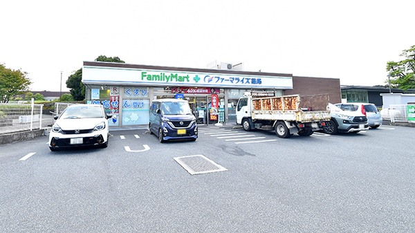 ファミリーマート+ファーマライズ薬局 美浜店の駐車場