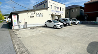 にじいろ薬局の駐車場