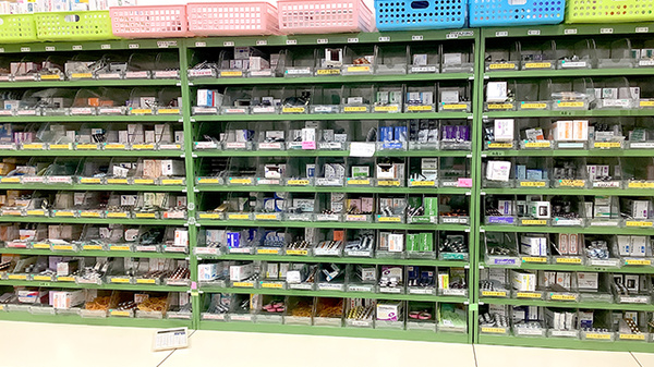 友愛薬局　新金ヶ作店の薬棚