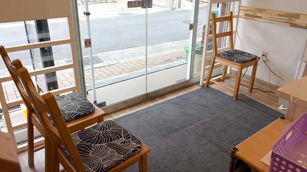 オハナ薬局萱島駅前店の待合スペース