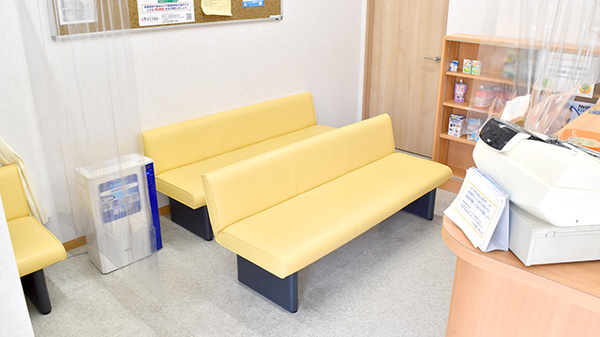 つばさ薬局星ヶ丘店の待合スペース