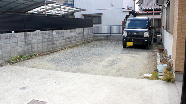 大仏町さくら薬局の駐車場