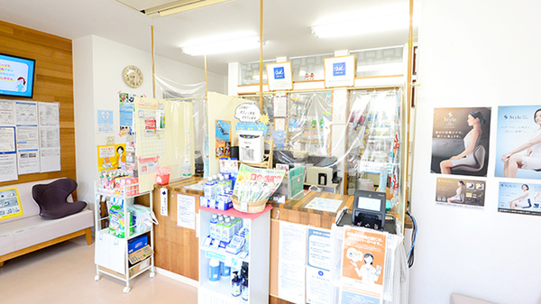 見付山どんぐり薬局の受付/カウンター