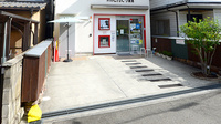 見付山どんぐり薬局の駐車場