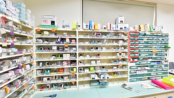 ファーマライズ薬局 八尾店の薬棚