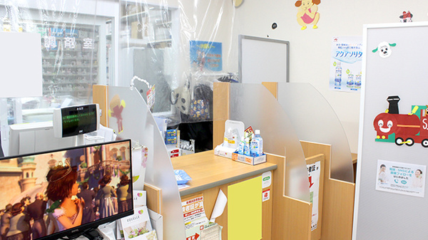 アカカベ薬局　四條畷店の受付/カウンター