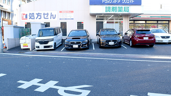 クリエイト薬局名古屋星が丘店の駐車場