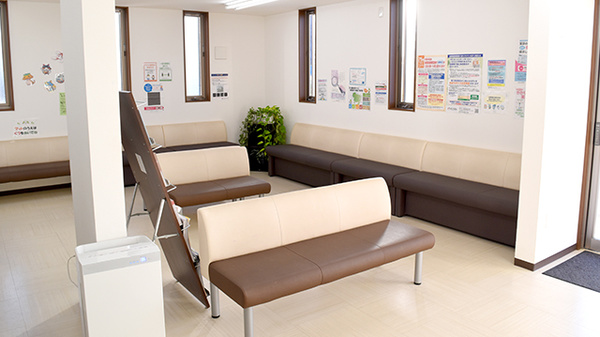 ポトス薬局とよたじょうすい店の待合スペース