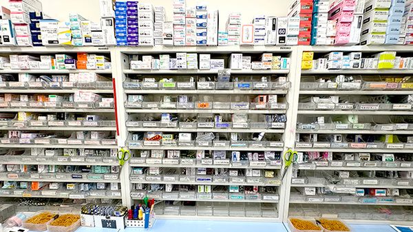 ポニー調剤薬局の薬棚