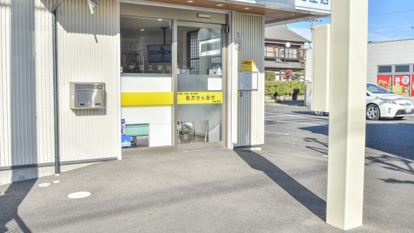 コスモス調剤薬局 熊之庄店の入口