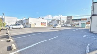 コスモス調剤薬局 熊之庄店の駐車場