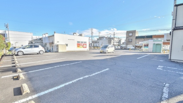 コスモス調剤薬局 熊之庄店の駐車場