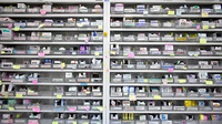 はるか薬局空港東店の薬棚