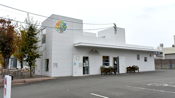 ペリカン薬局ファミリーガーデン大野城店の外観