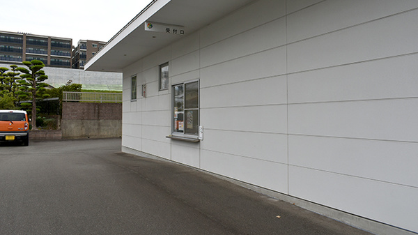 ペリカン薬局ファミリーガーデン大野城店のドライブスルー