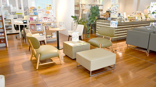 ペリカン薬局ファミリーガーデン大野城店の待合スペース